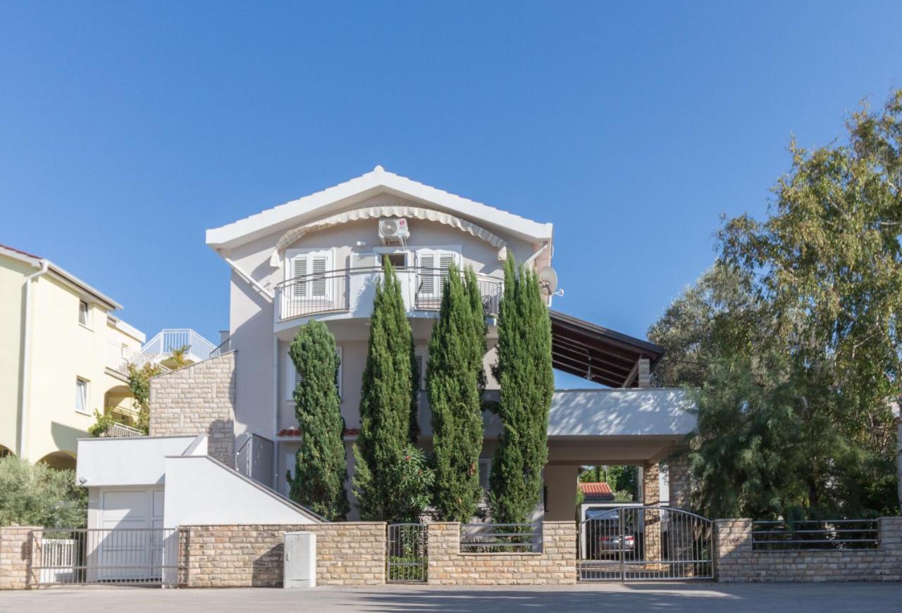 Kristi Apartment Complex Near The Sandy Beach - By Ta Leut Agency Privlaka  Exterior photo